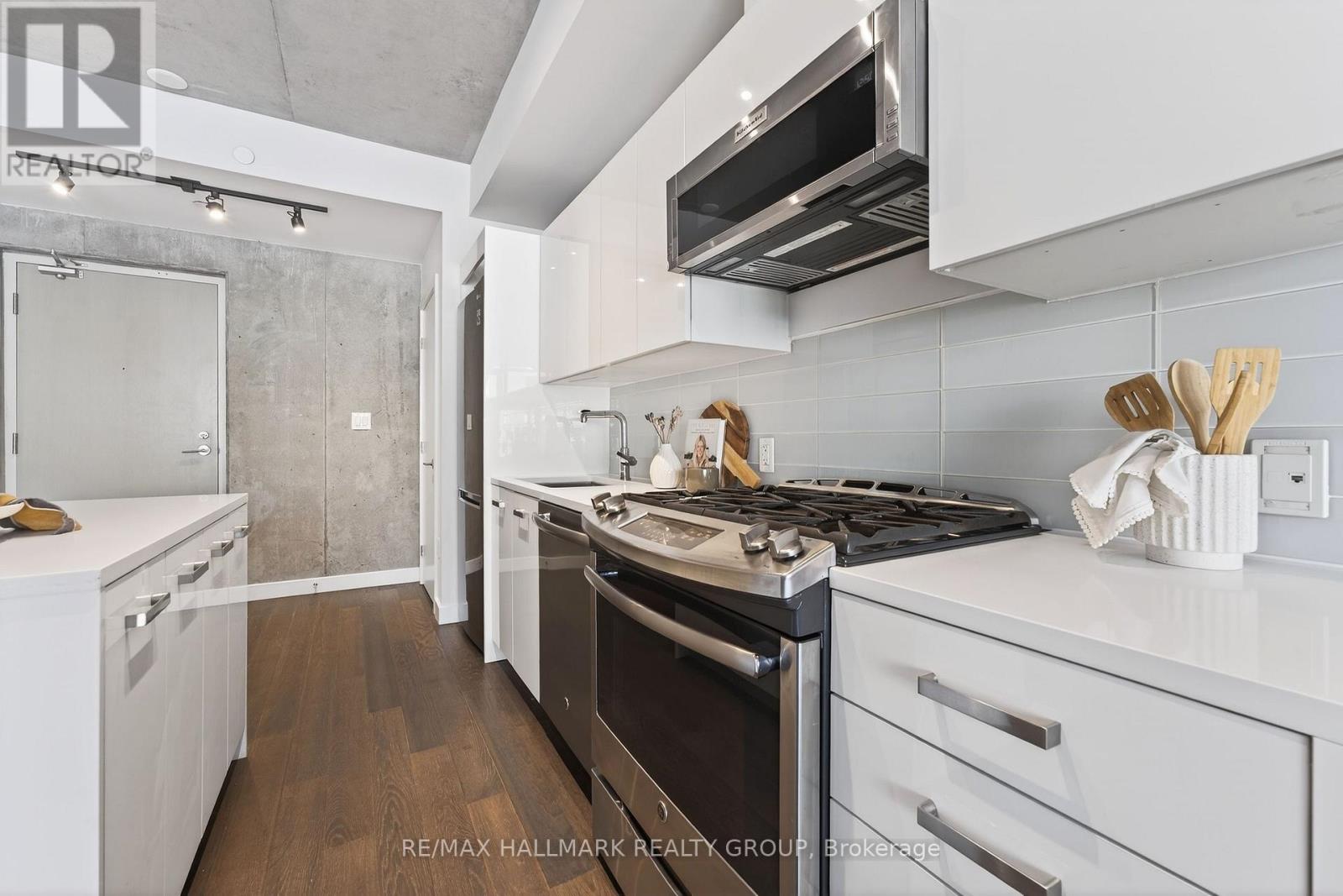 711 - 224 Lyon Street N