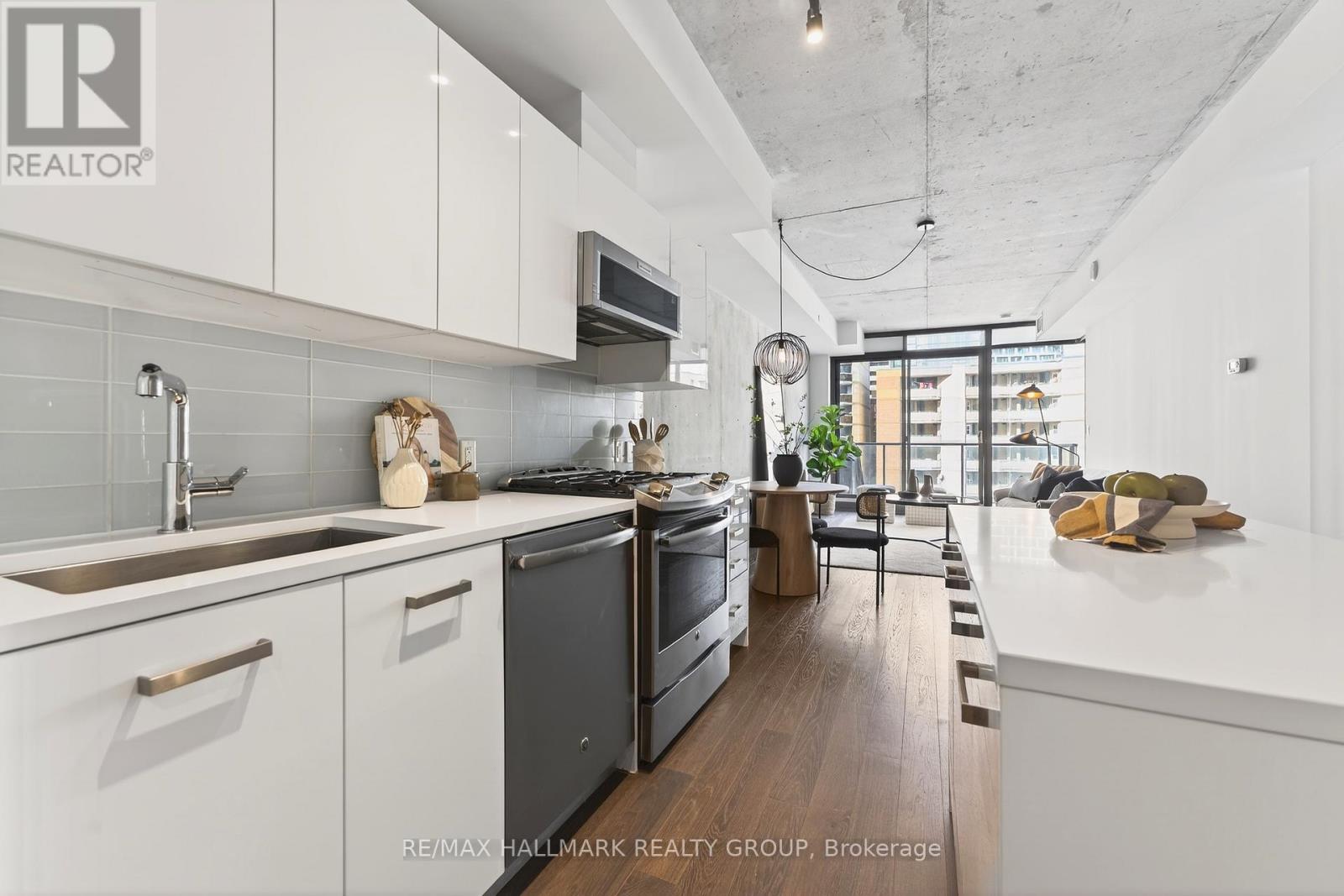 711 - 224 Lyon Street N