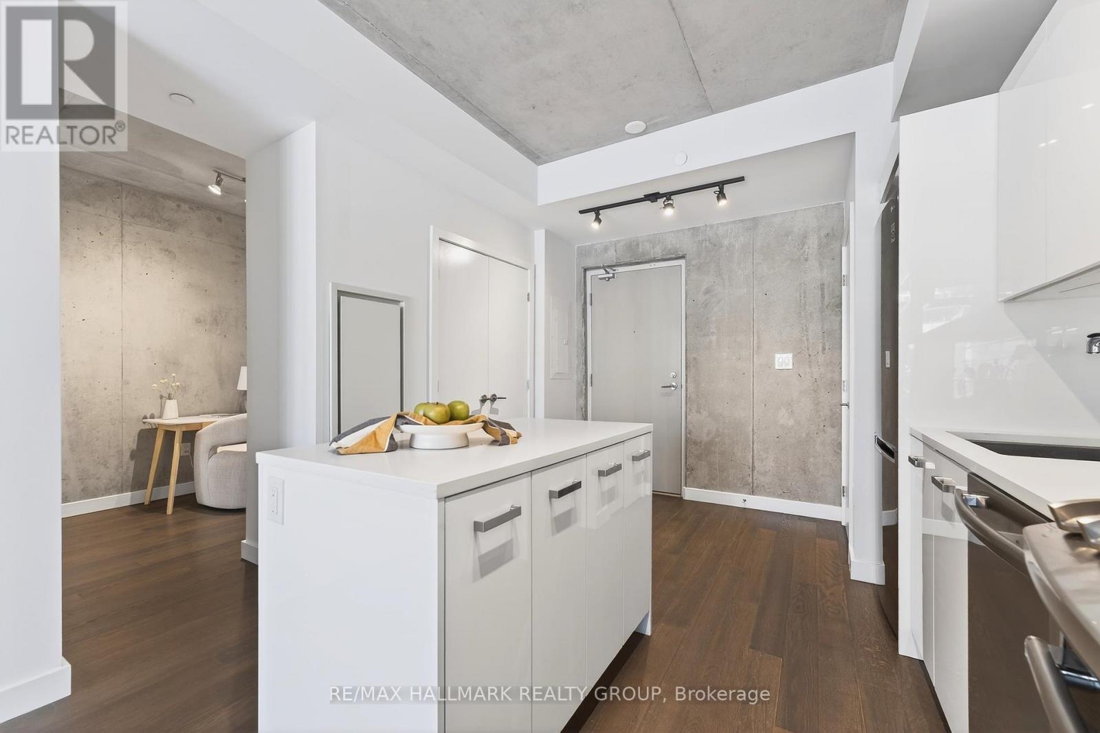 711 - 224 Lyon Street N