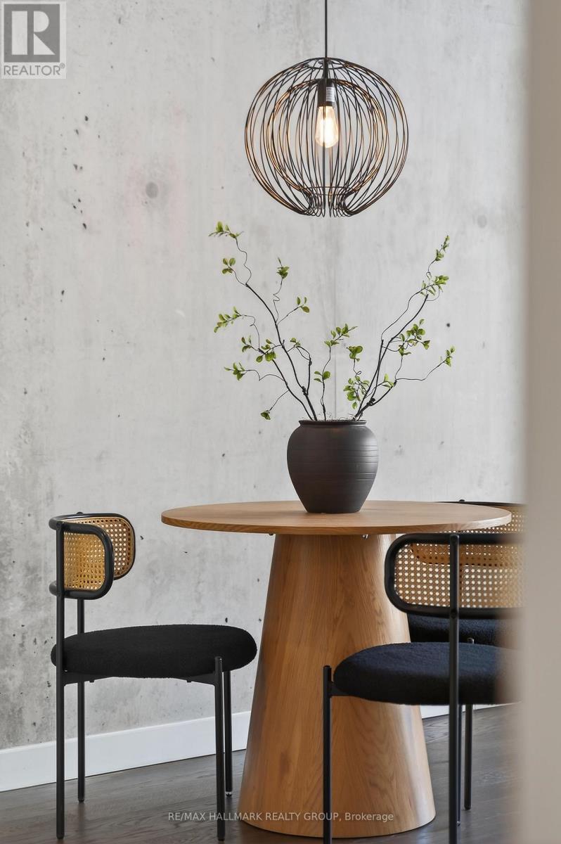 711 - 224 Lyon Street N