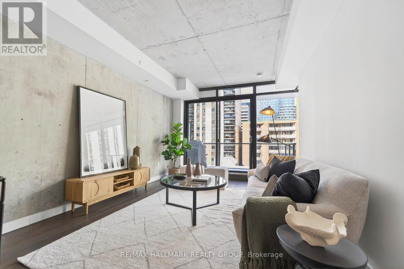 711 - 224 Lyon Street N