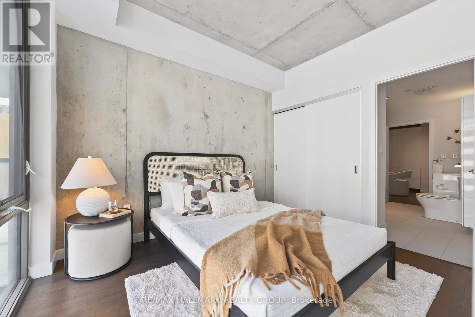 711 - 224 Lyon Street N