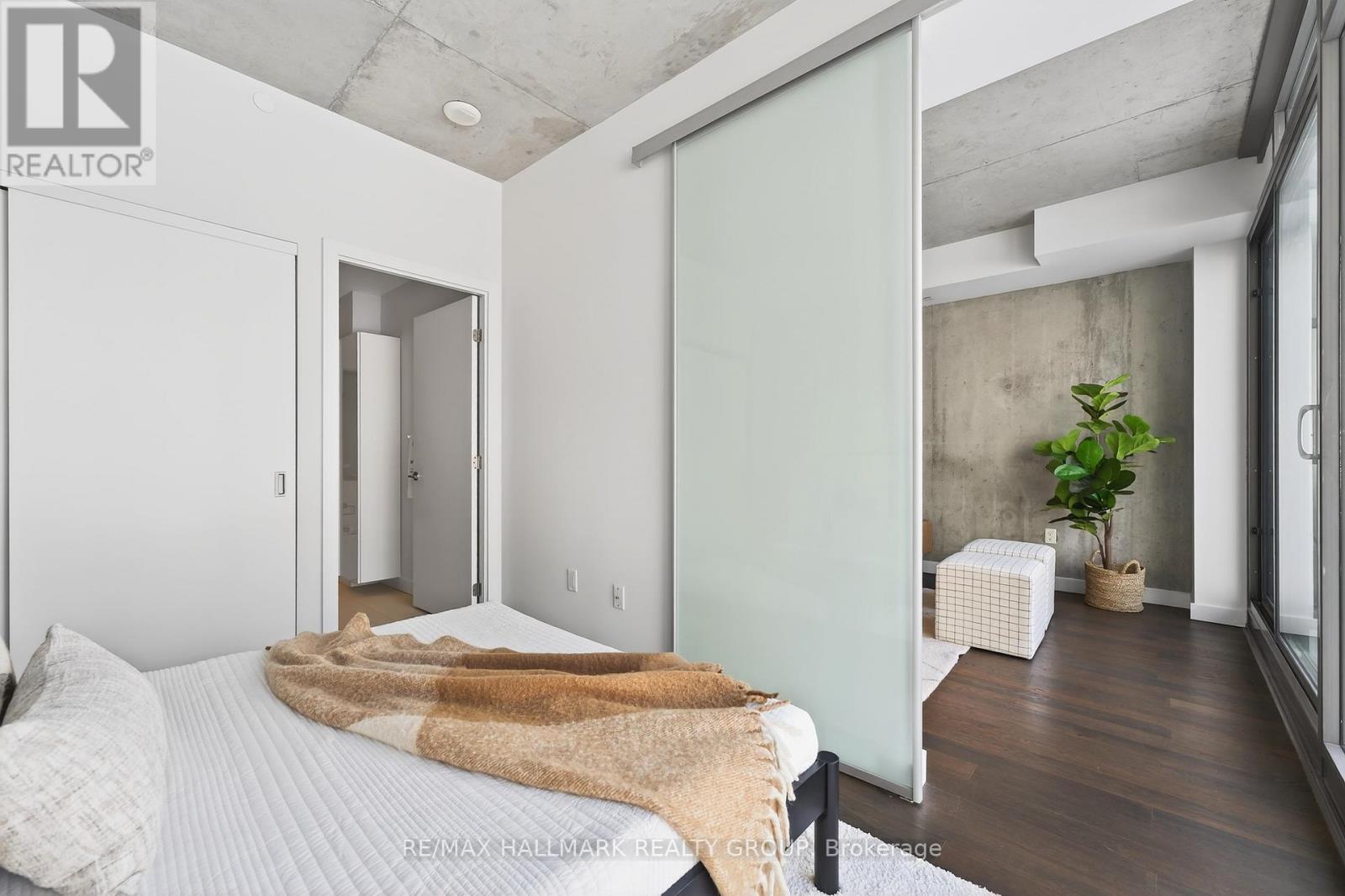 711 - 224 Lyon Street N