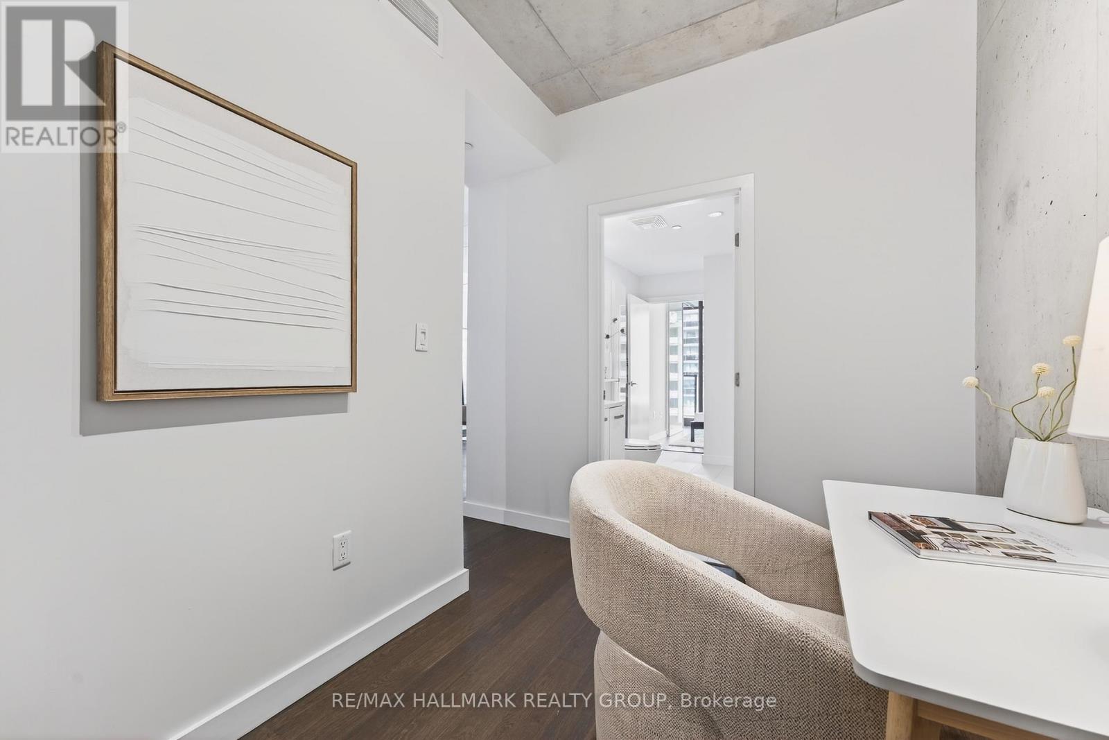 711 - 224 Lyon Street N