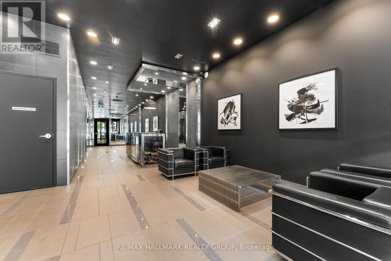 711 - 224 Lyon Street N