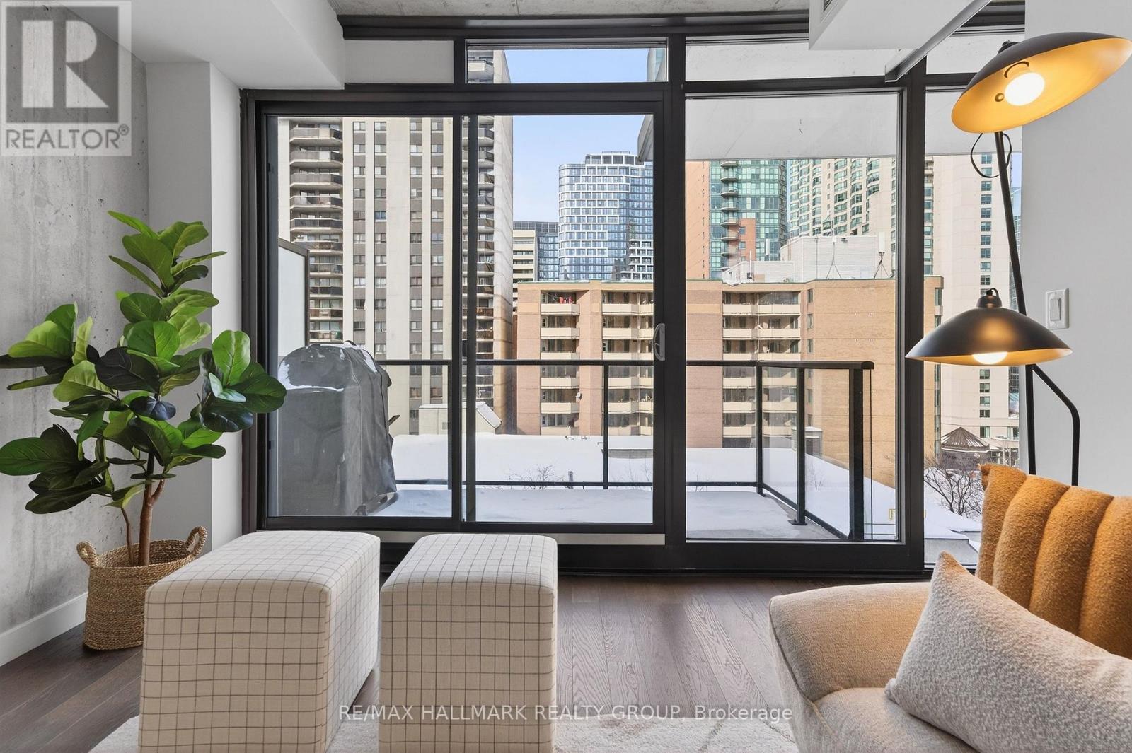 711 - 224 Lyon Street N