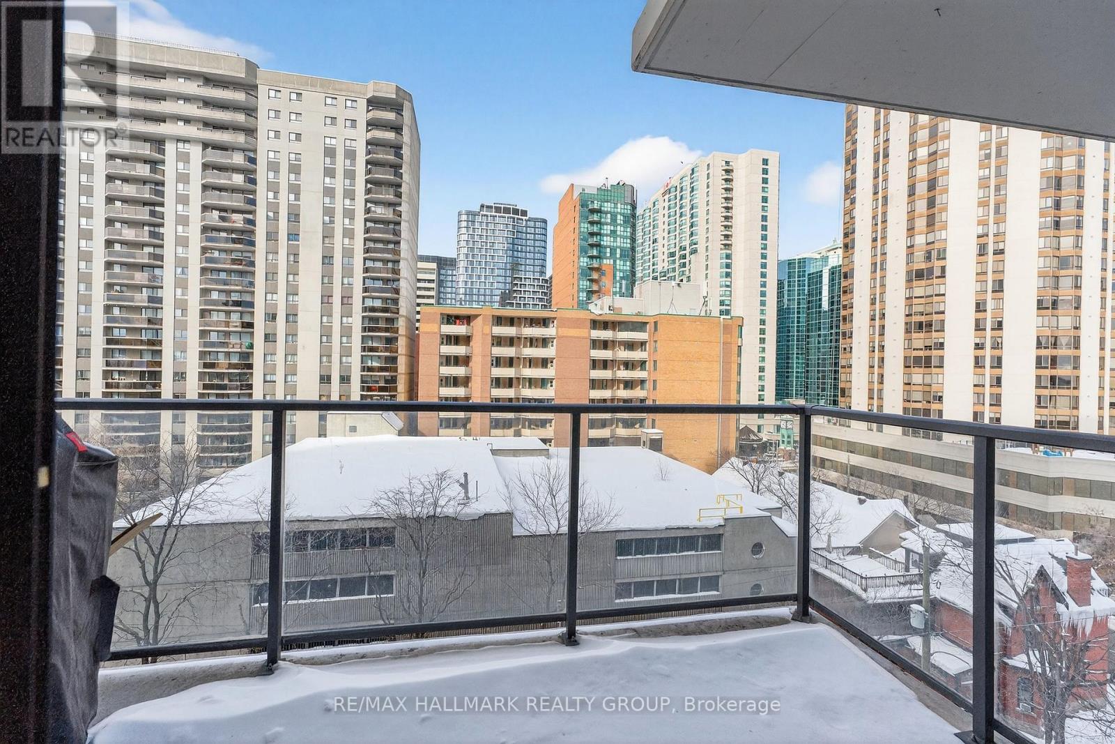 711 - 224 Lyon Street N