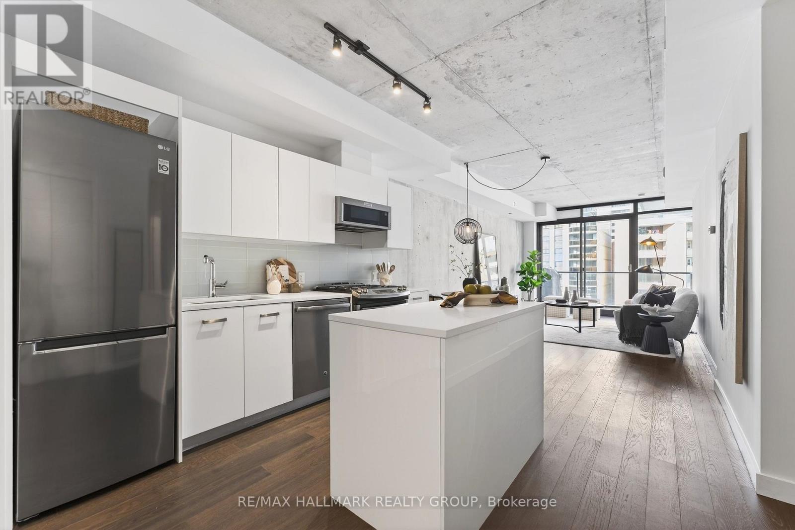 711 - 224 Lyon Street N