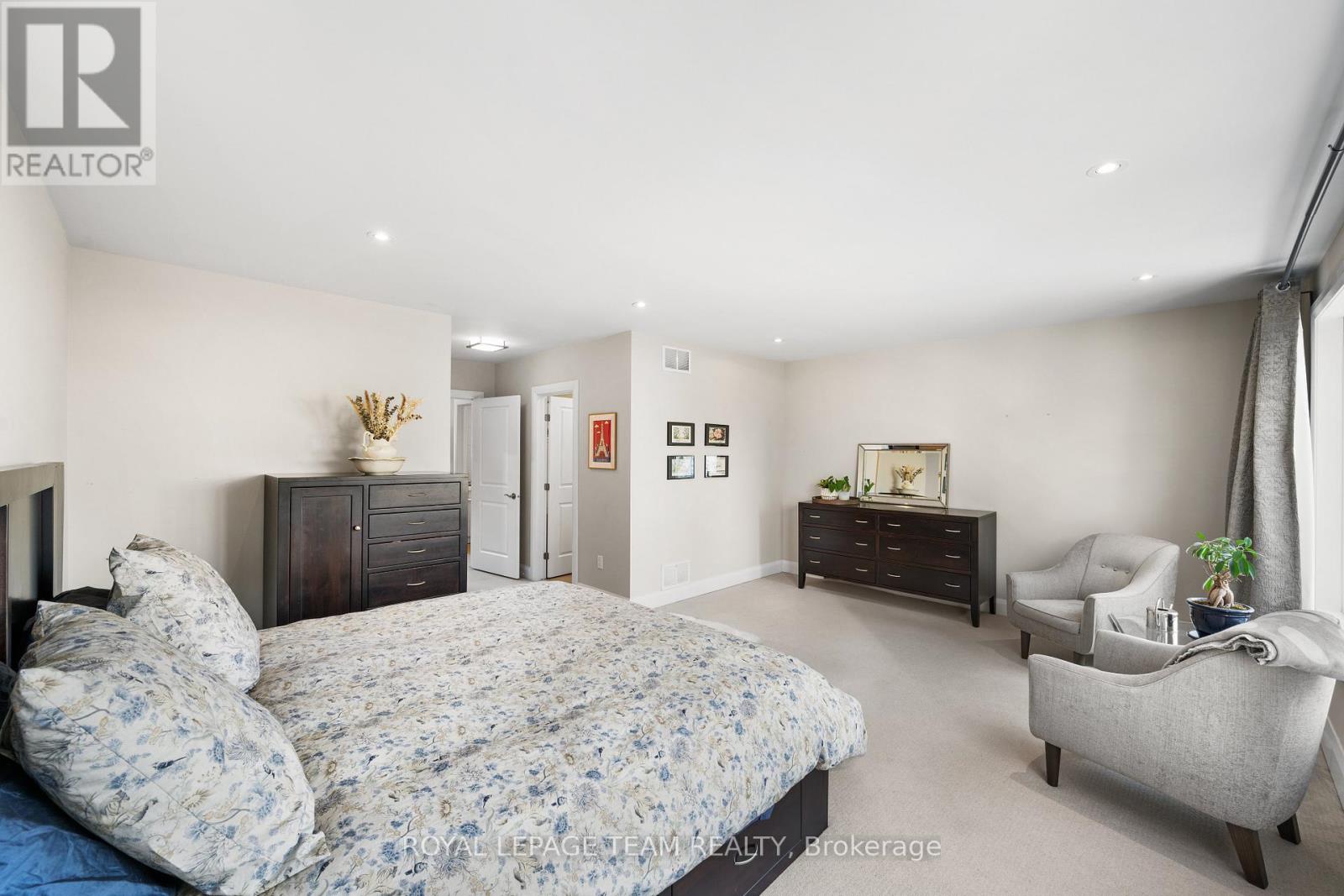 649 Churchill Avenue N