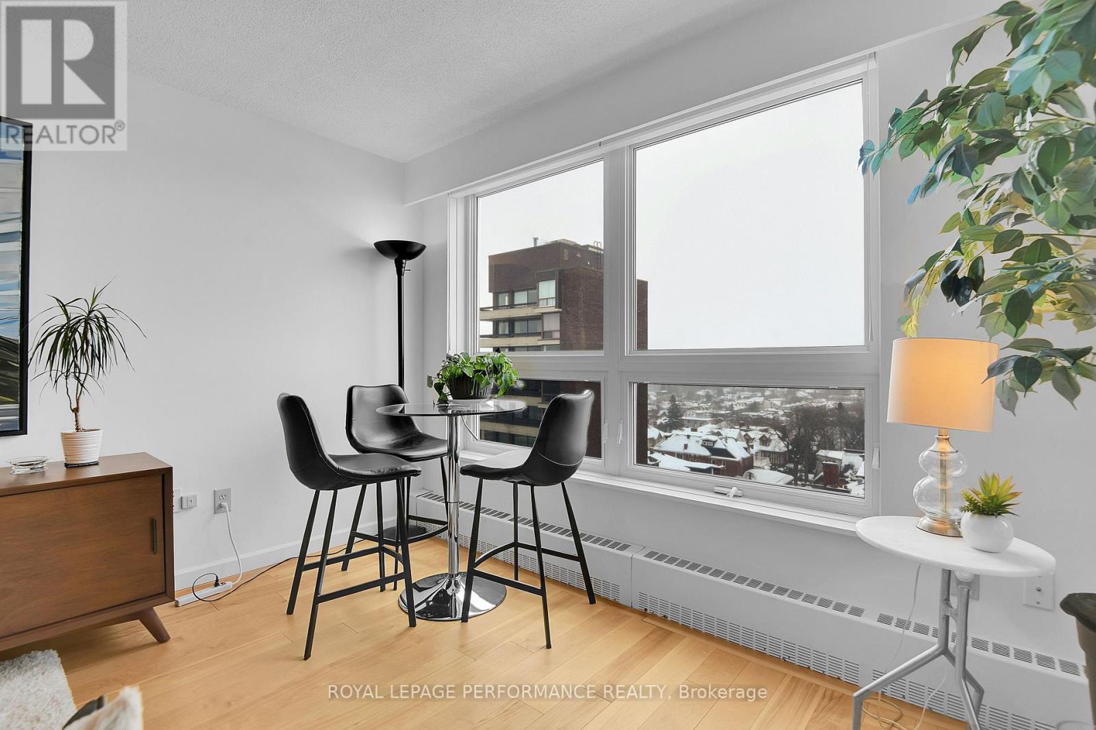 905 - 373 Laurier Avenue E