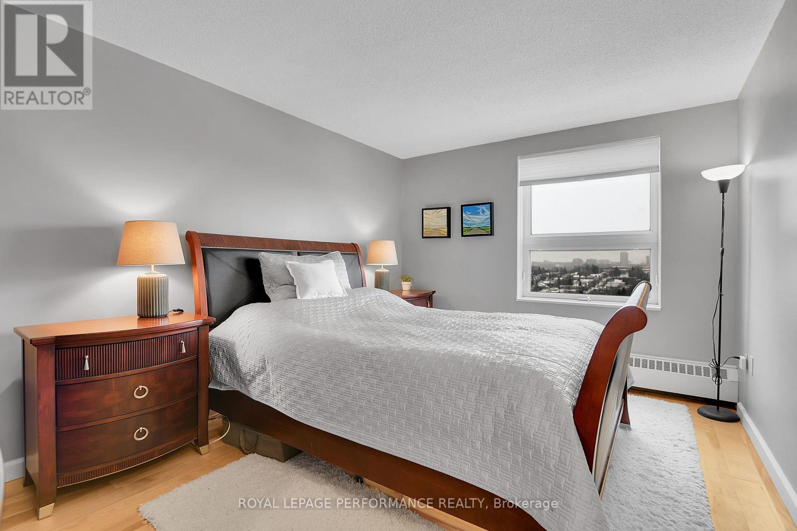 905 - 373 Laurier Avenue E