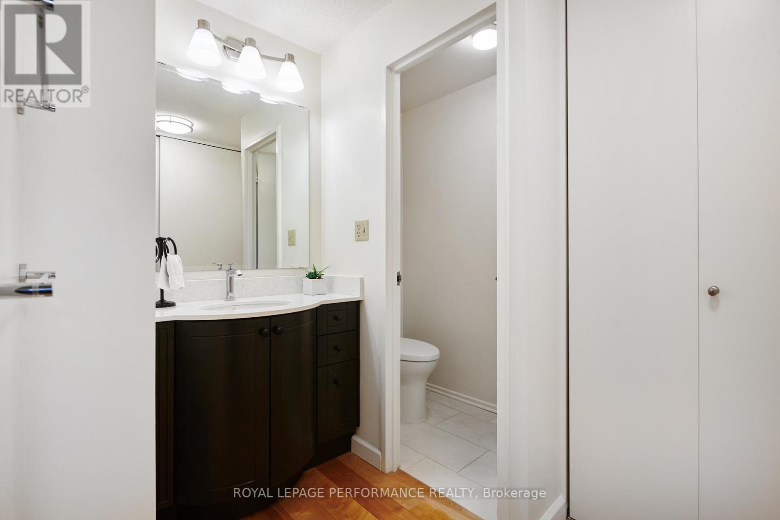 905 - 373 Laurier Avenue E