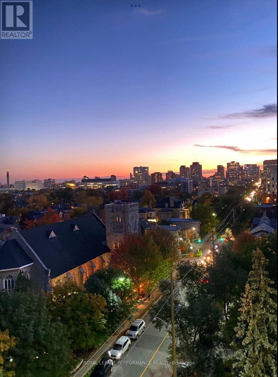 905 - 373 Laurier Avenue E