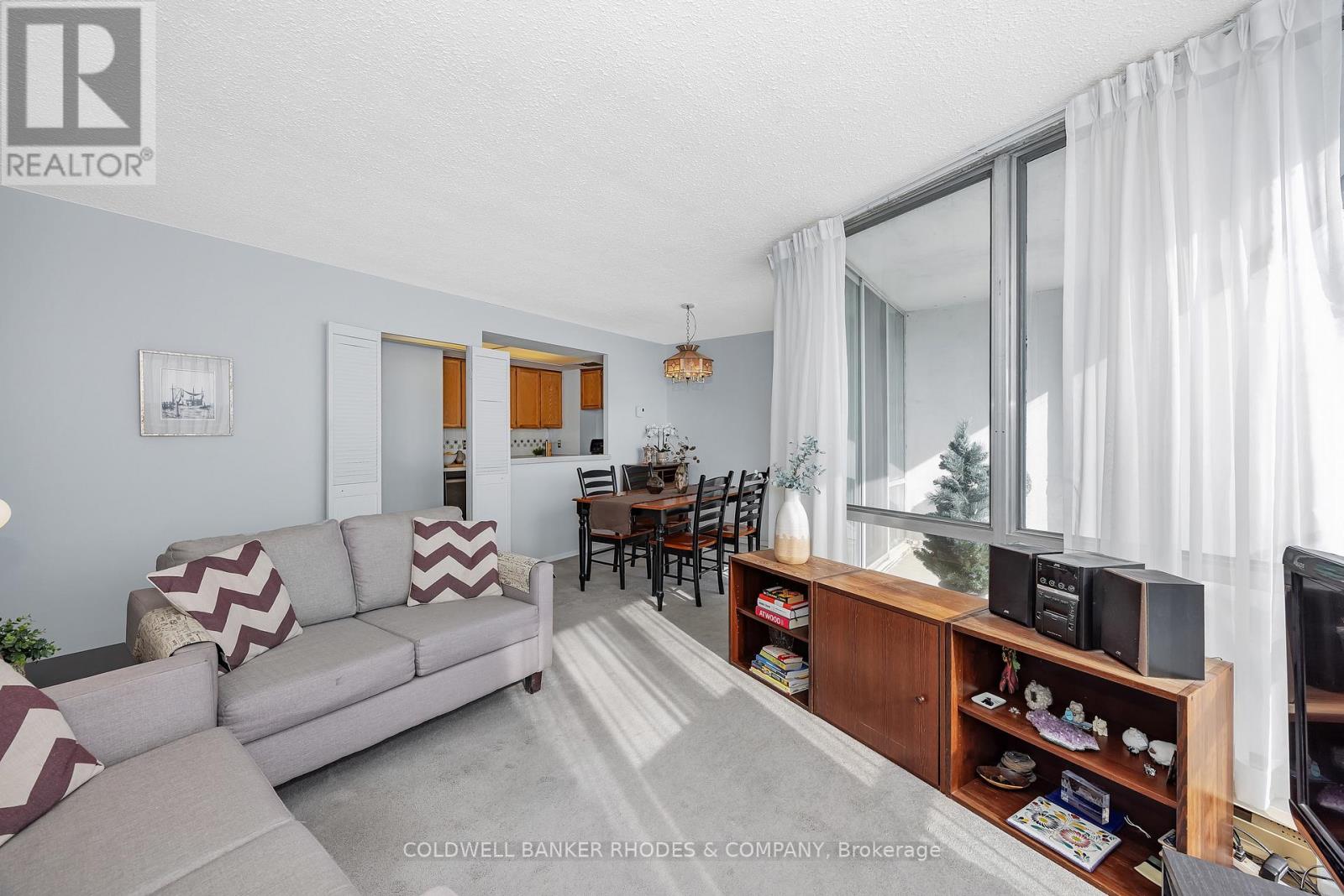 1906 - 530 Laurier Avenue W