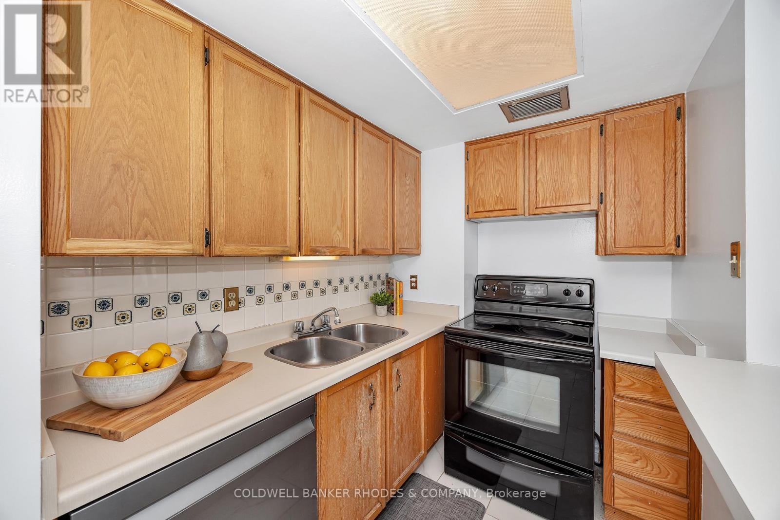 1906 - 530 Laurier Avenue W