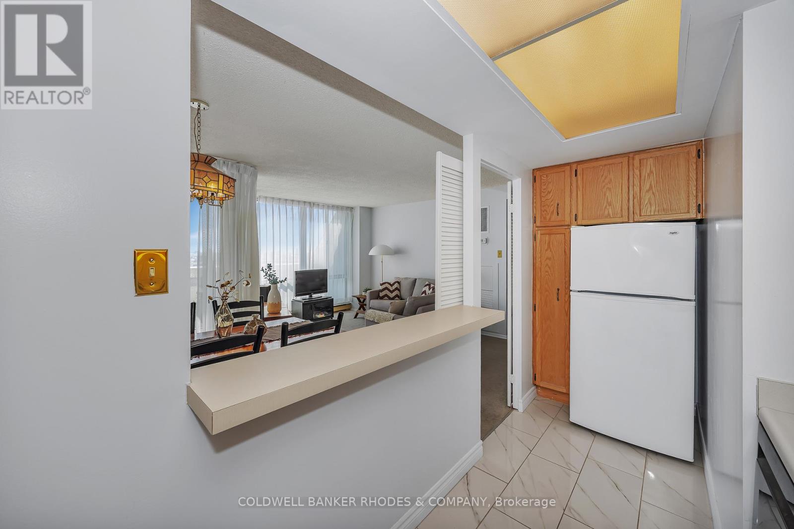 1906 - 530 Laurier Avenue W