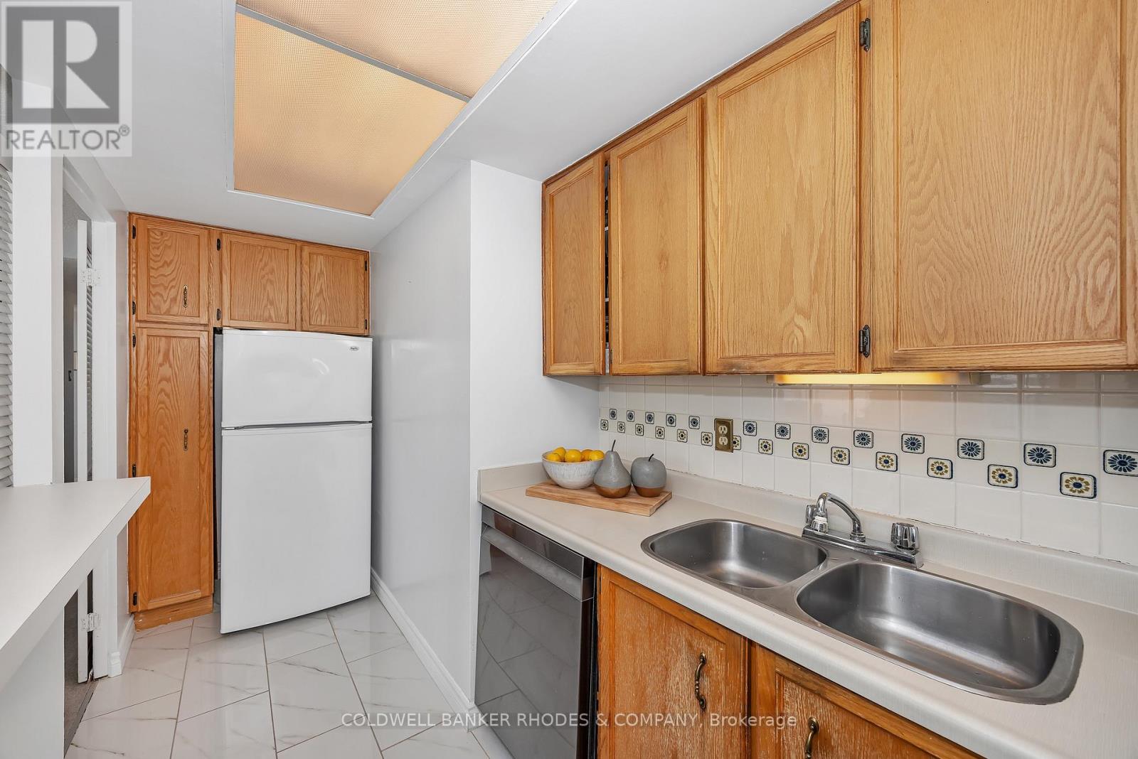 1906 - 530 Laurier Avenue W