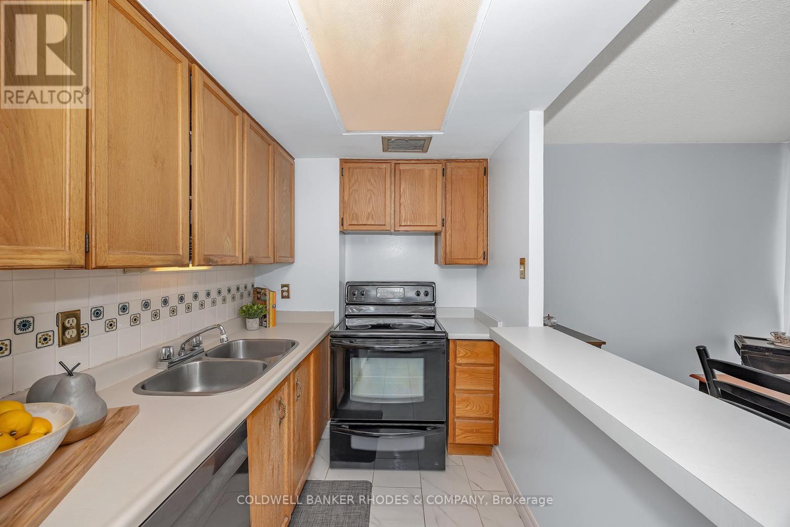 1906 - 530 Laurier Avenue W