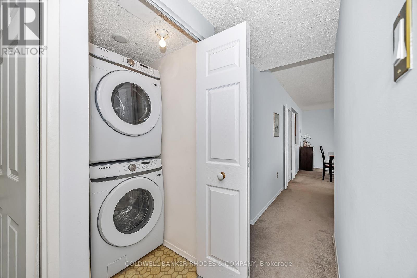 1906 - 530 Laurier Avenue W