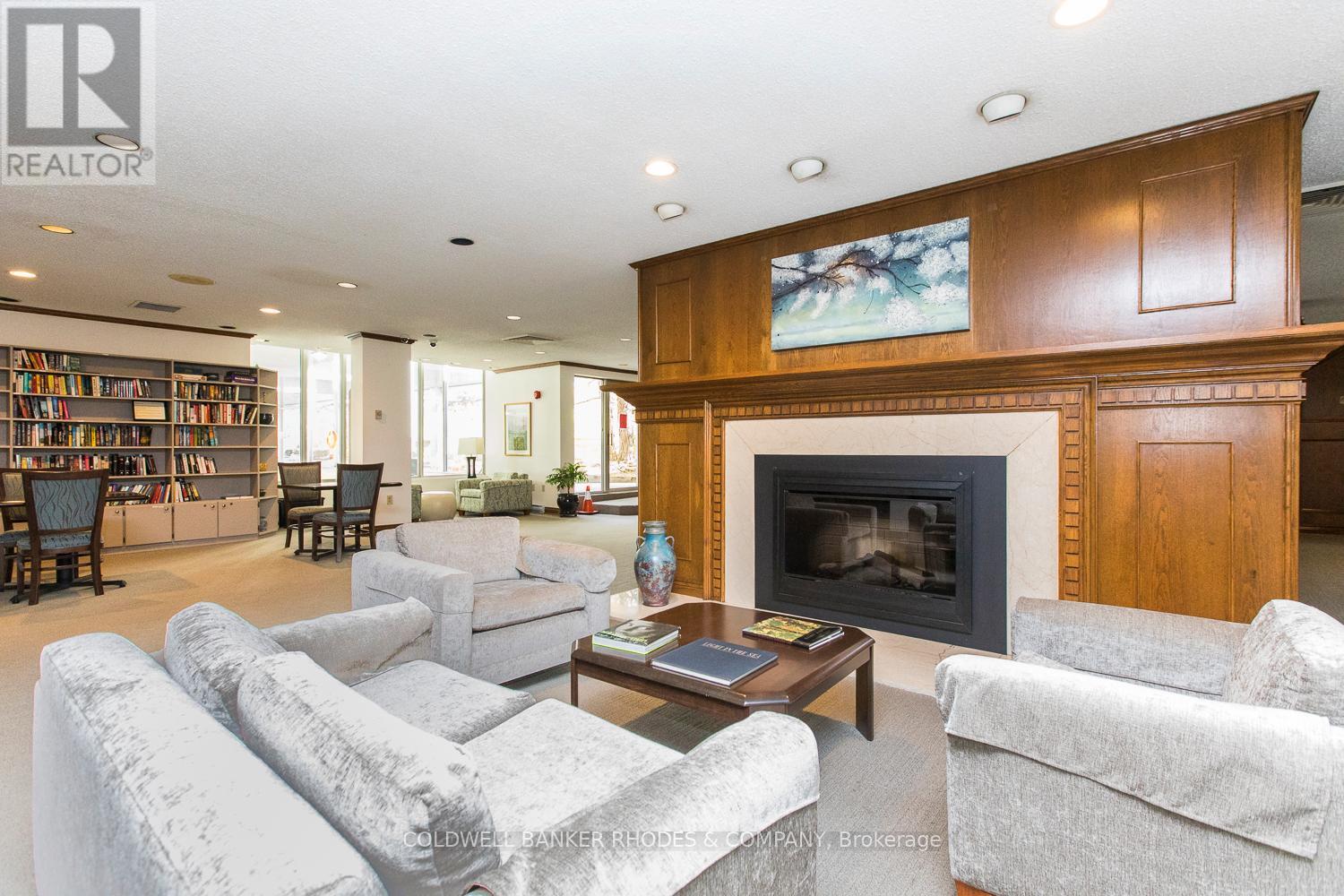 1906 - 530 Laurier Avenue W