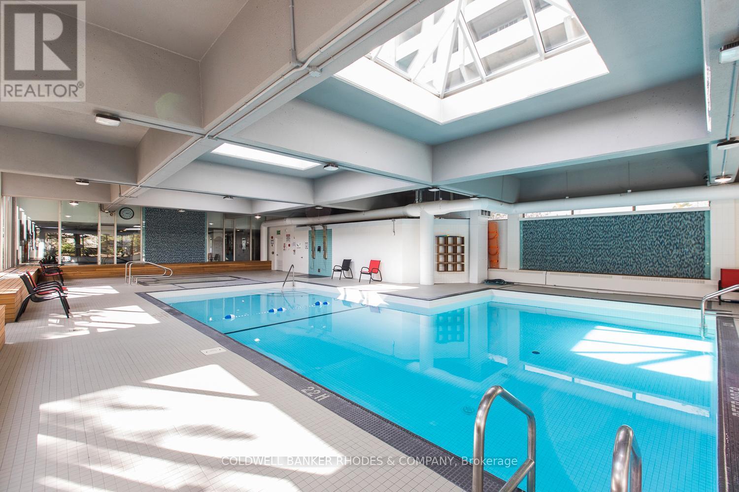 1906 - 530 Laurier Avenue W