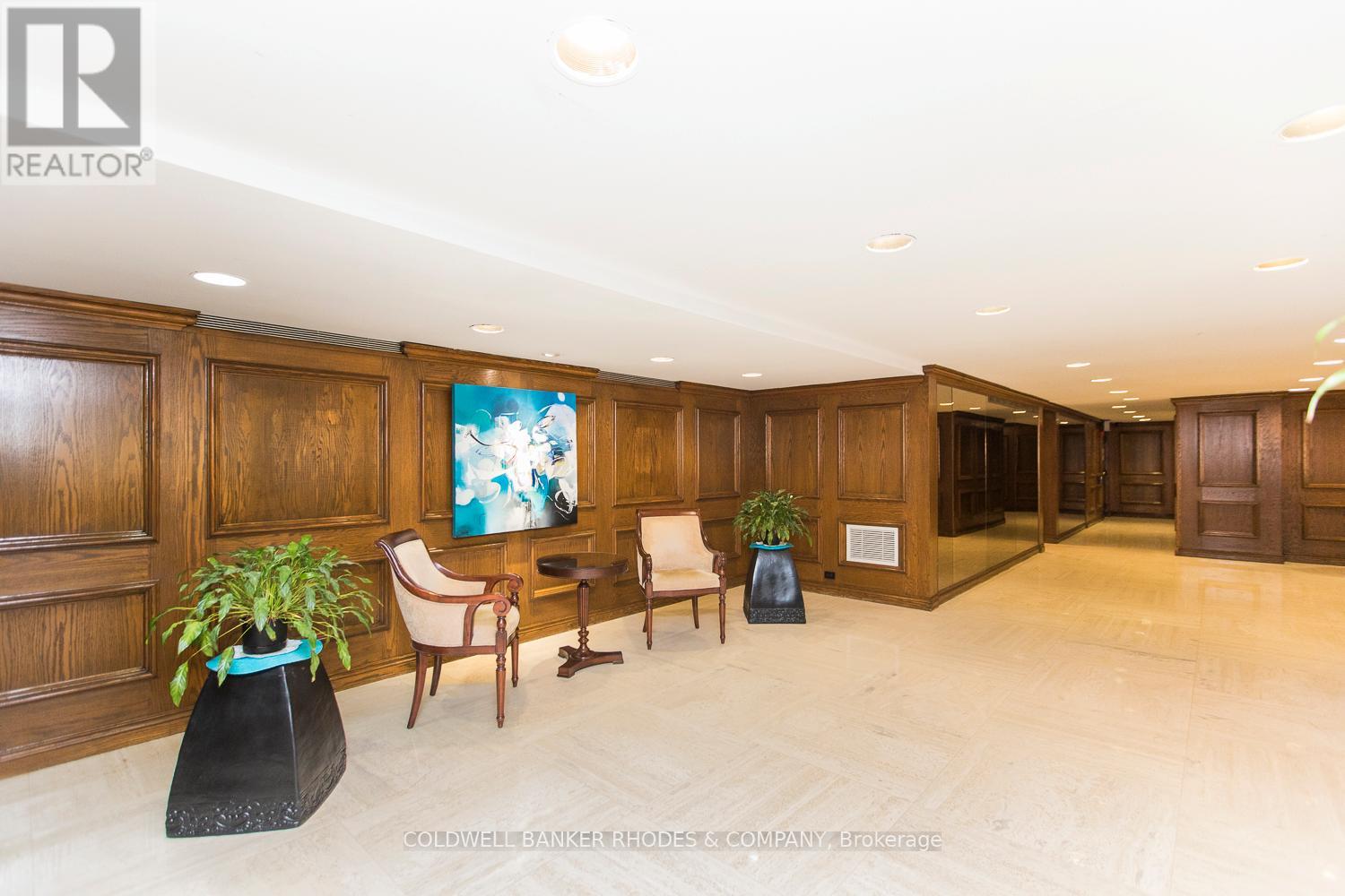 1906 - 530 Laurier Avenue W