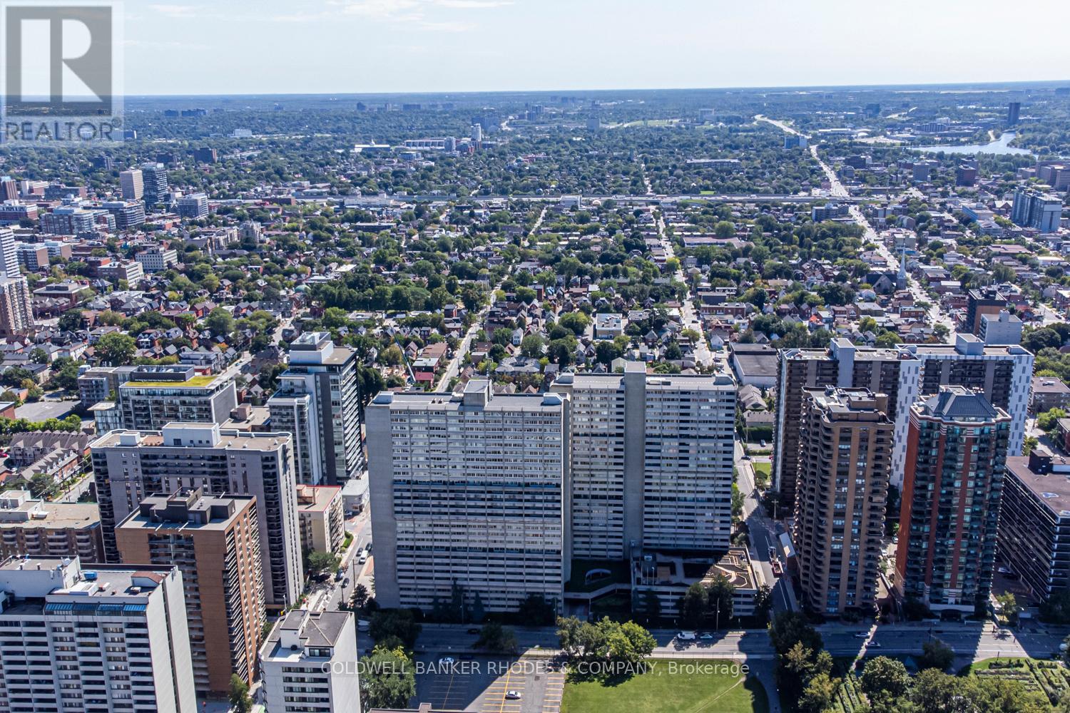 1906 - 530 Laurier Avenue W