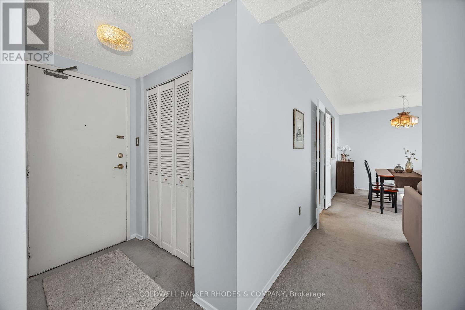 1906 - 530 Laurier Avenue W