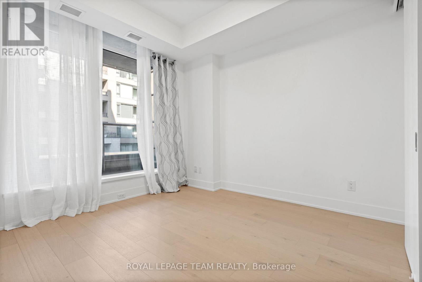 207 - 108 Richmond Road