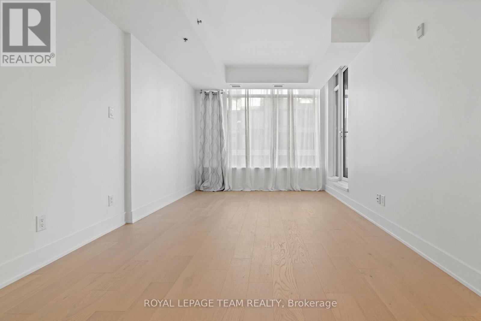 207 - 108 Richmond Road