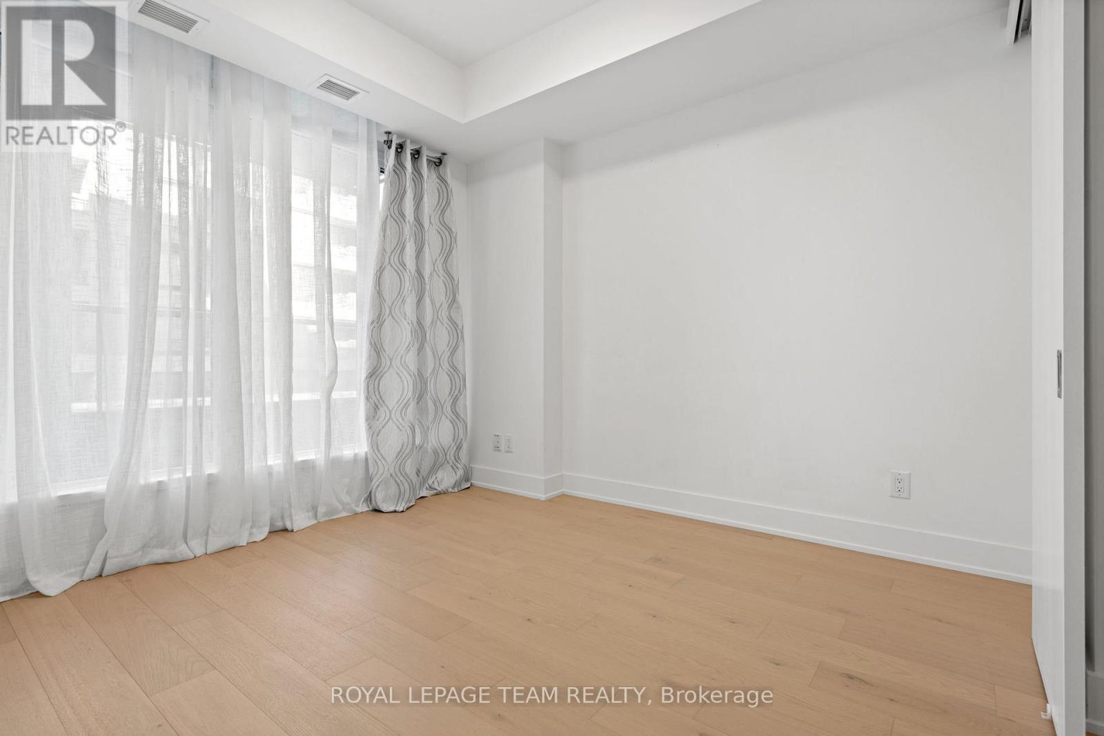 207 - 108 Richmond Road