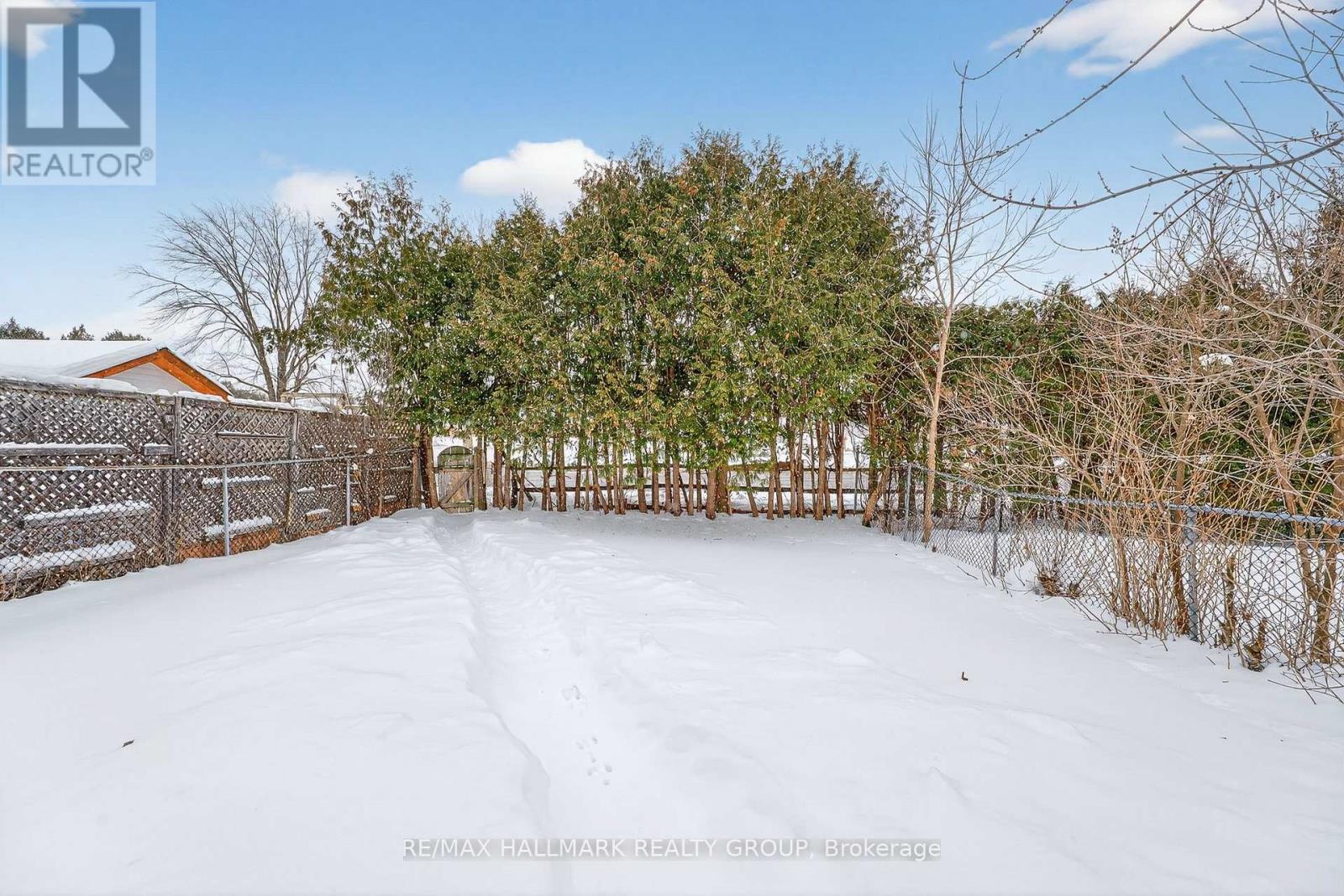 1126 Grenoble Crescent