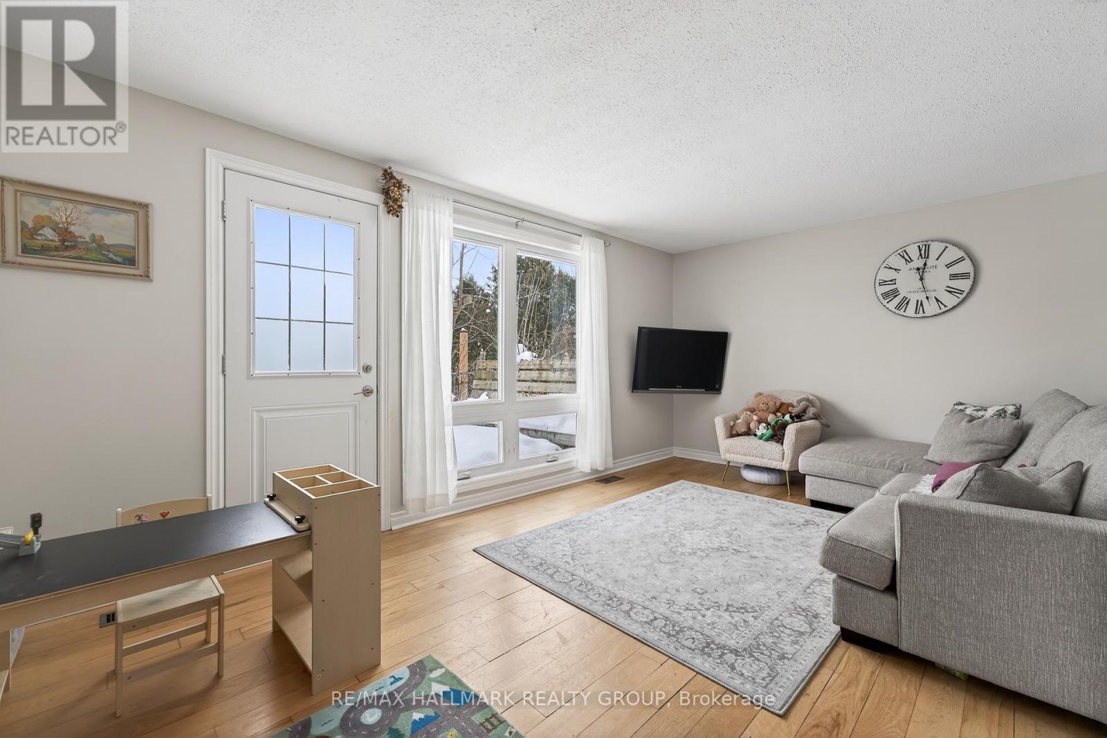 1126 Grenoble Crescent