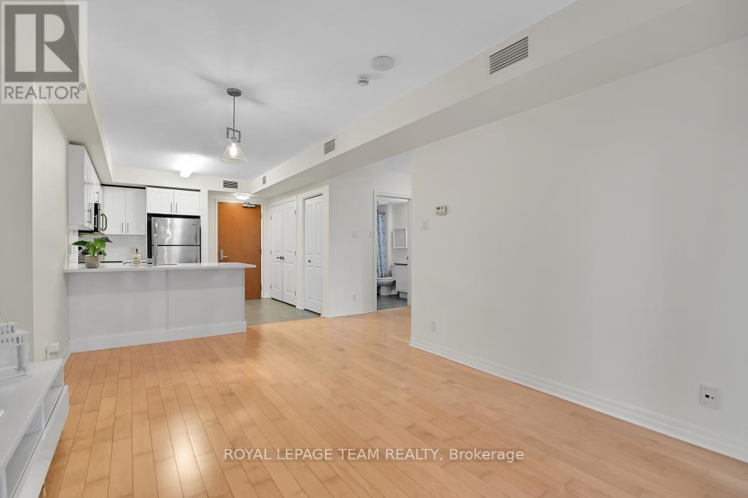 703 - 242 Rideau Street