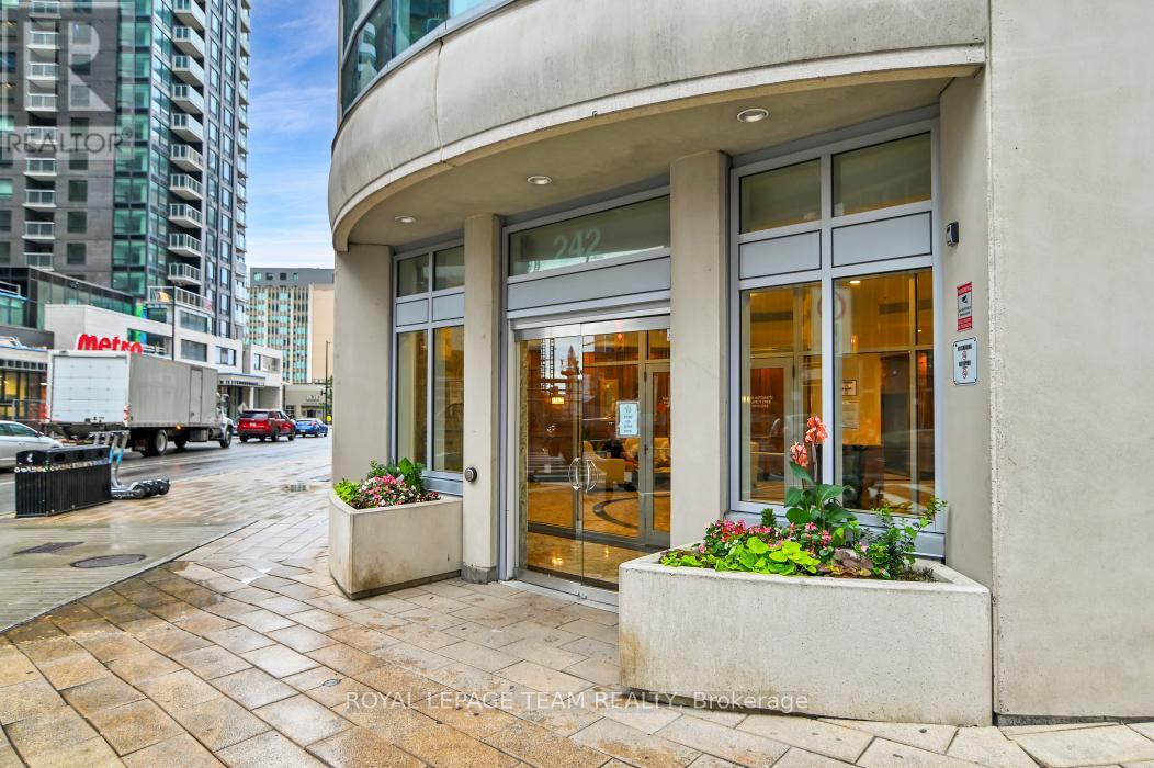 703 - 242 Rideau Street