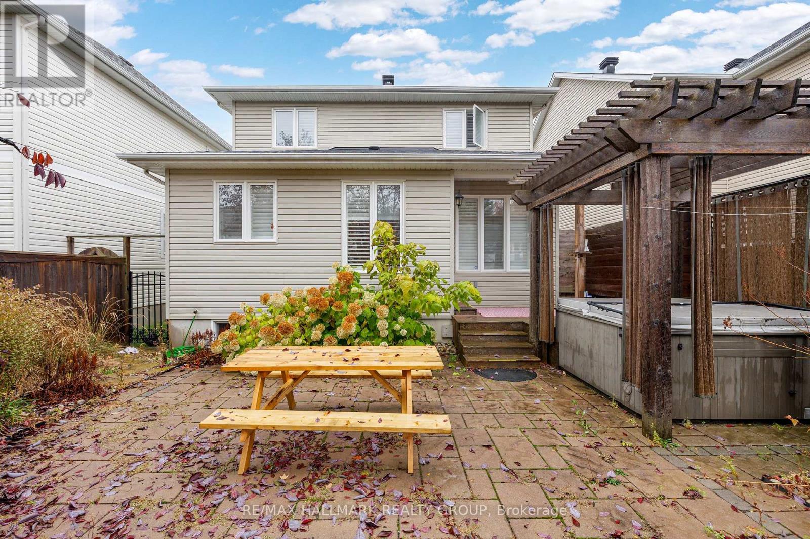 10 Friendly Crescent