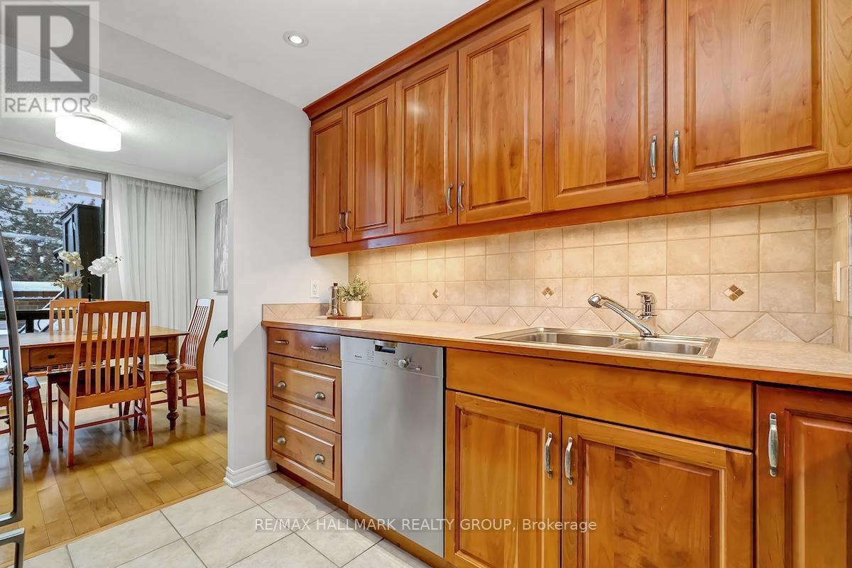 330 - 515 St Laurent Boulevard