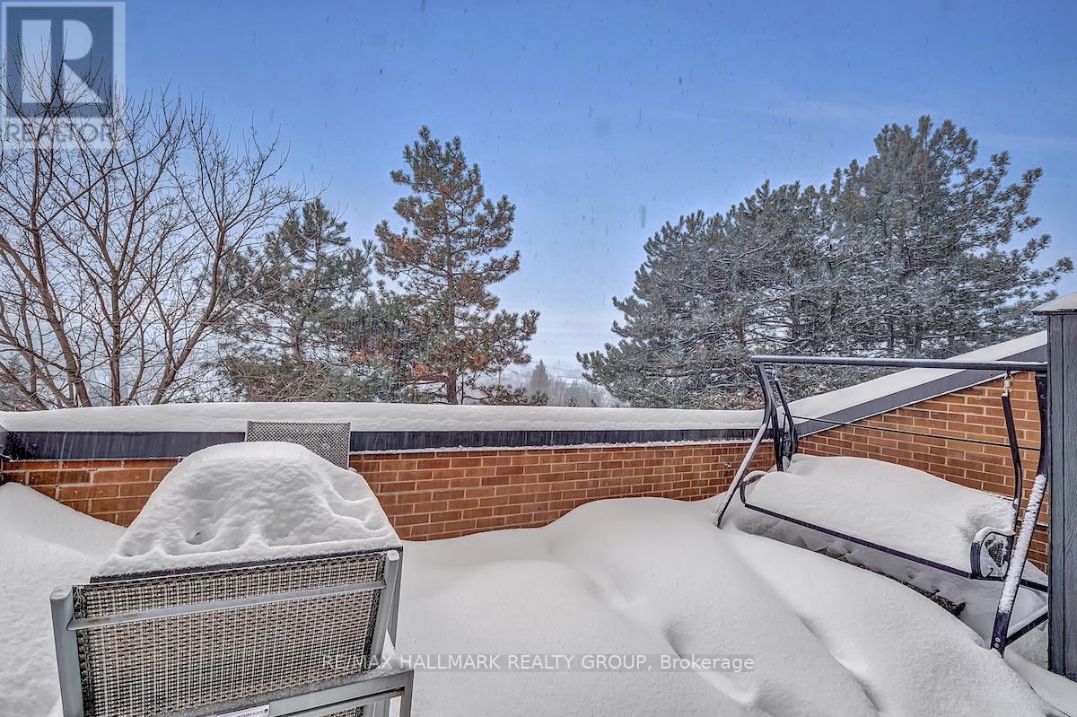 330 - 515 St Laurent Boulevard