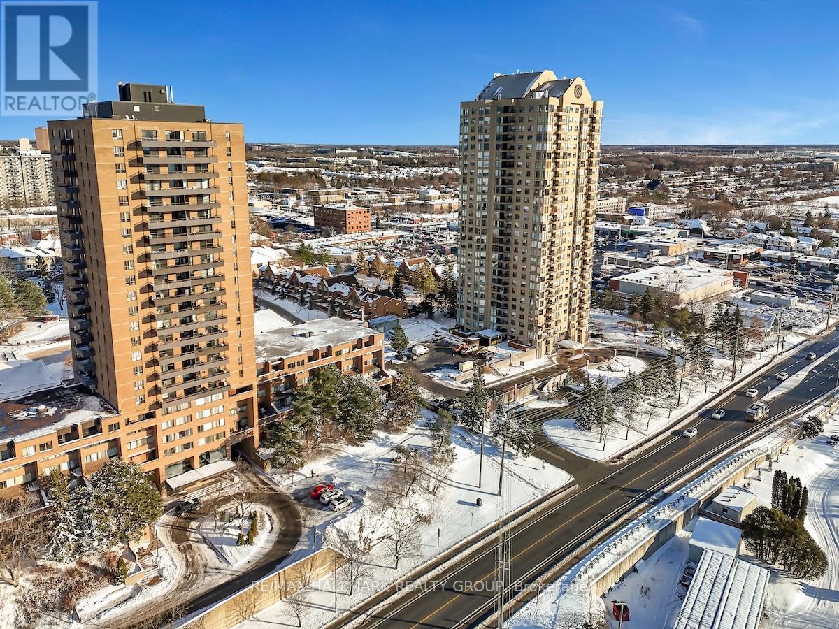 330 - 515 St Laurent Boulevard