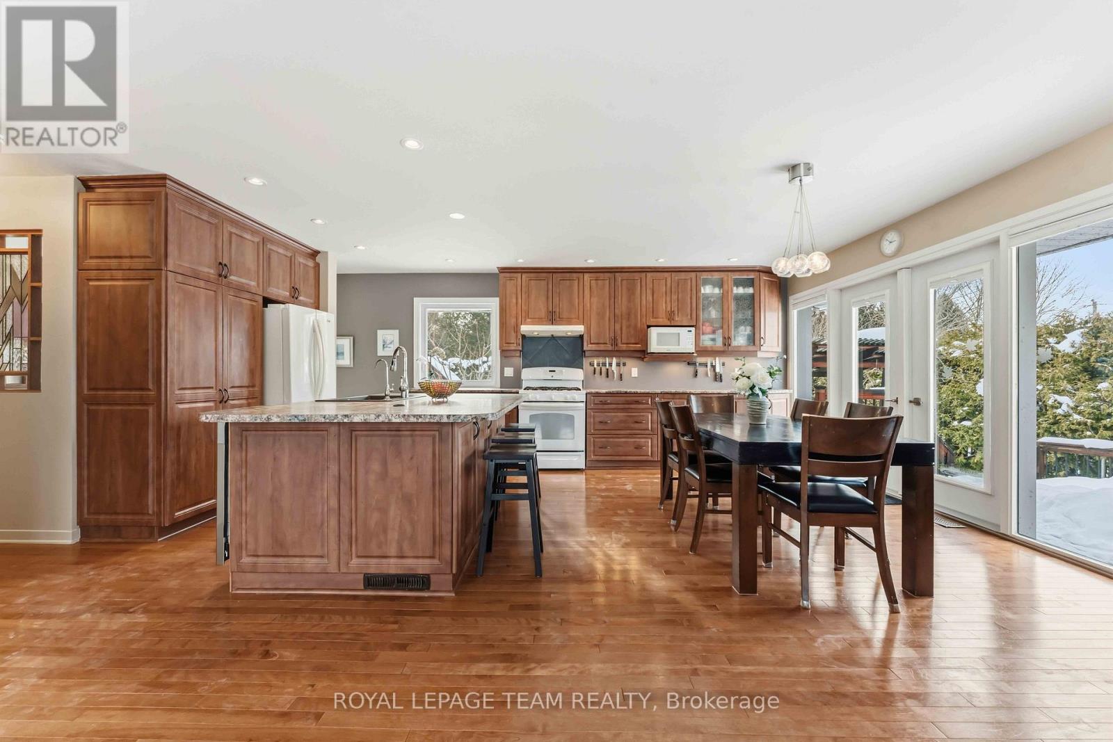 3322 Elizabeth Street