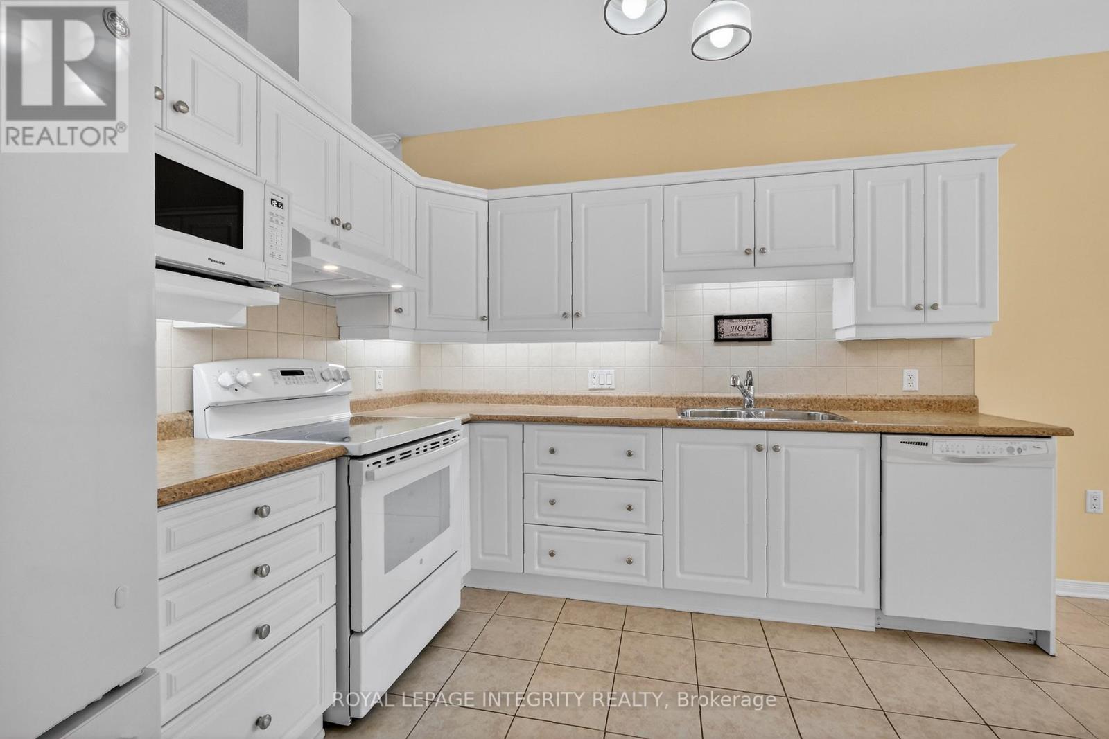 657 Country Trail Private