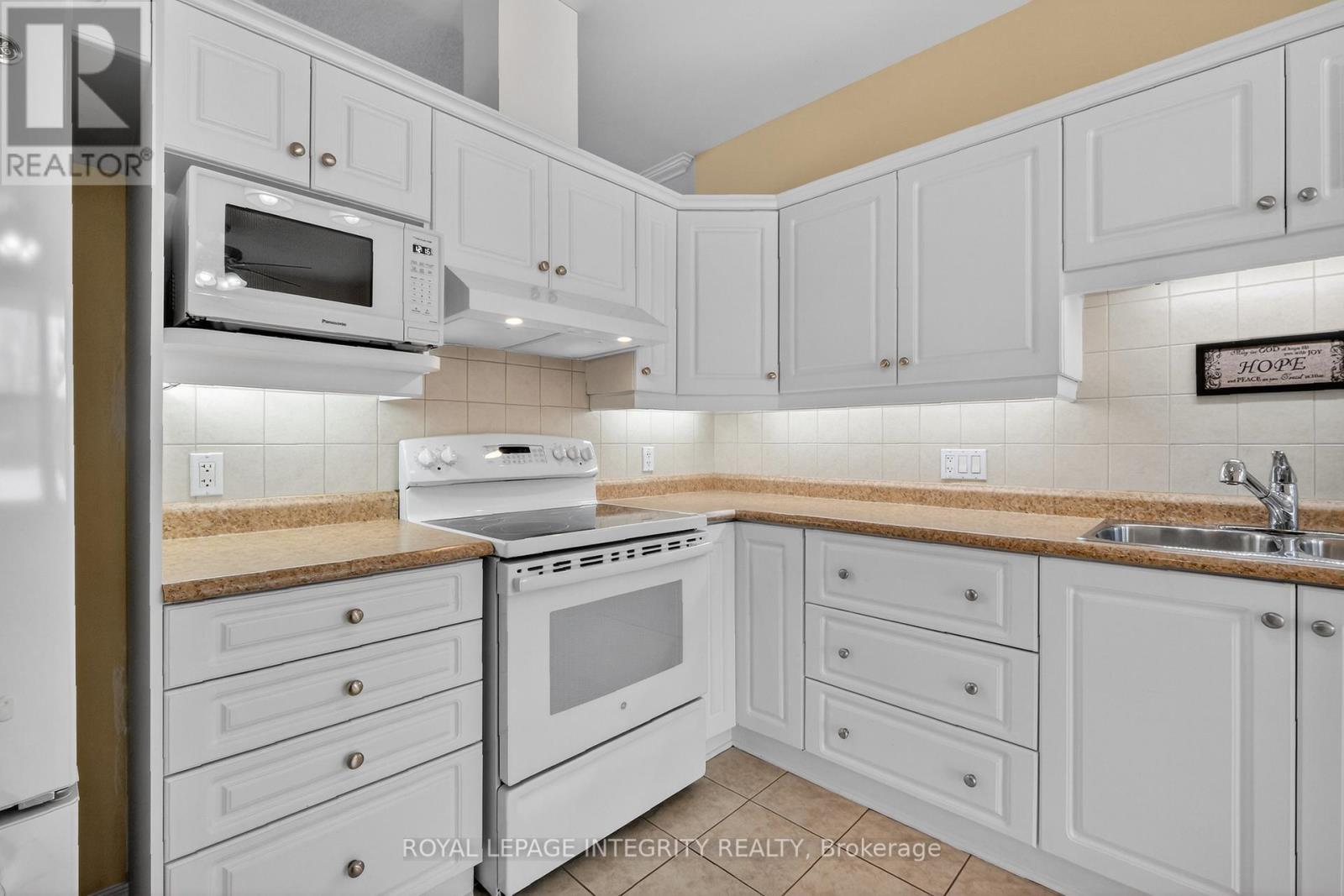 657 Country Trail Private