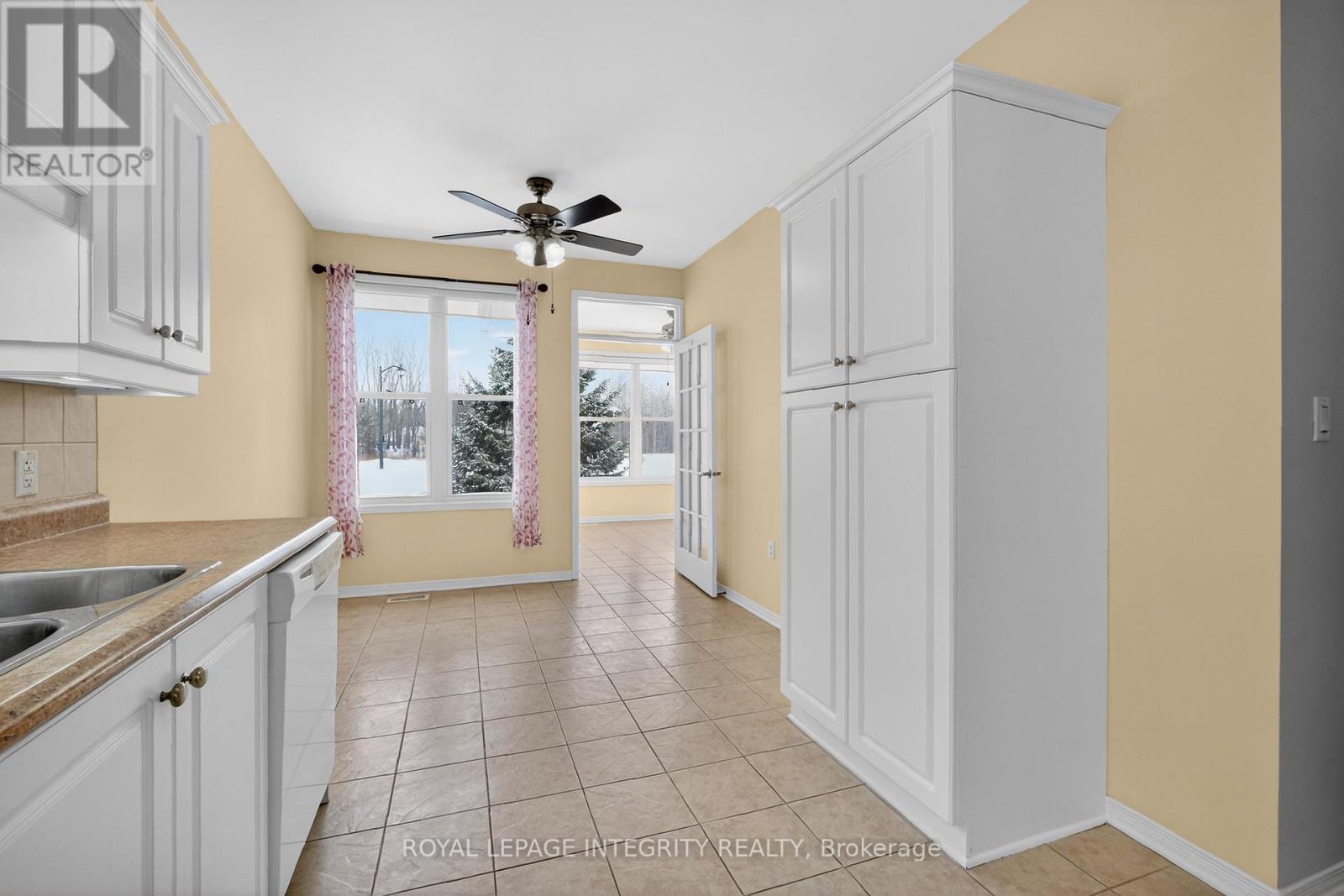 657 Country Trail Private