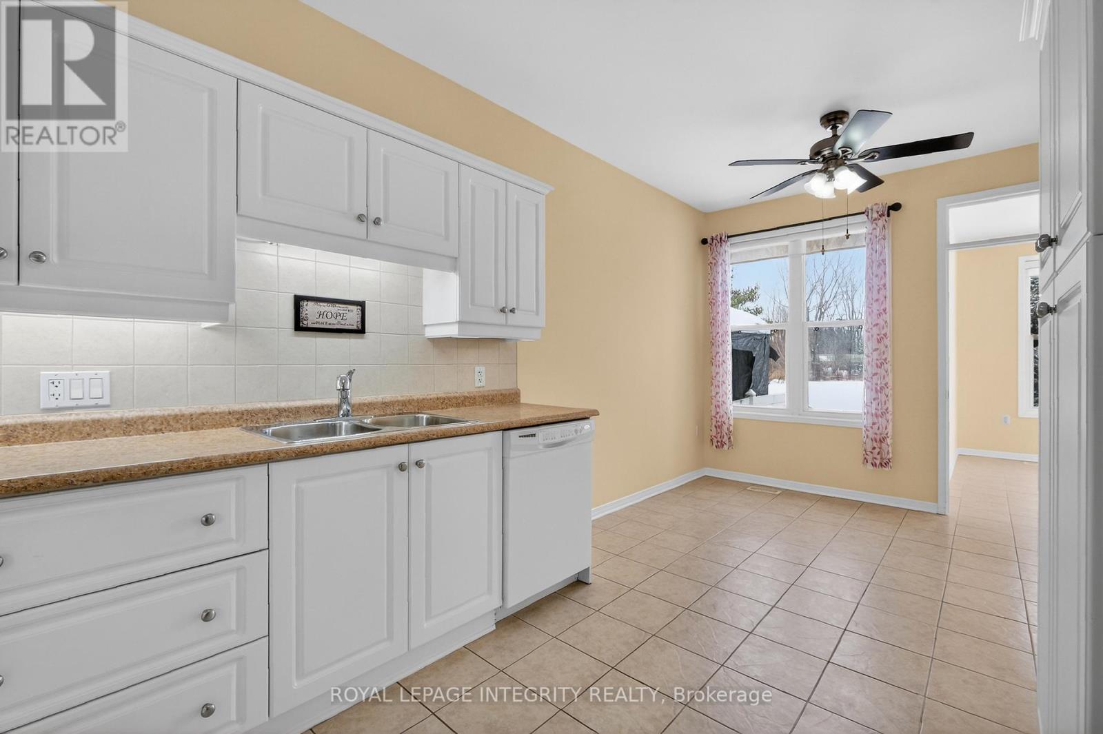 657 Country Trail Private