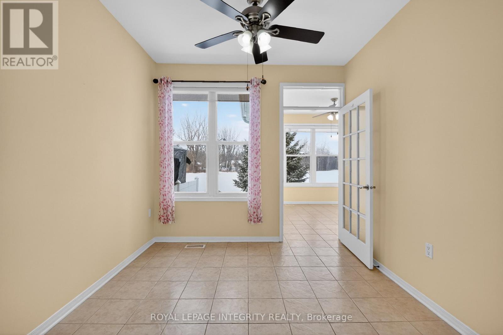 657 Country Trail Private