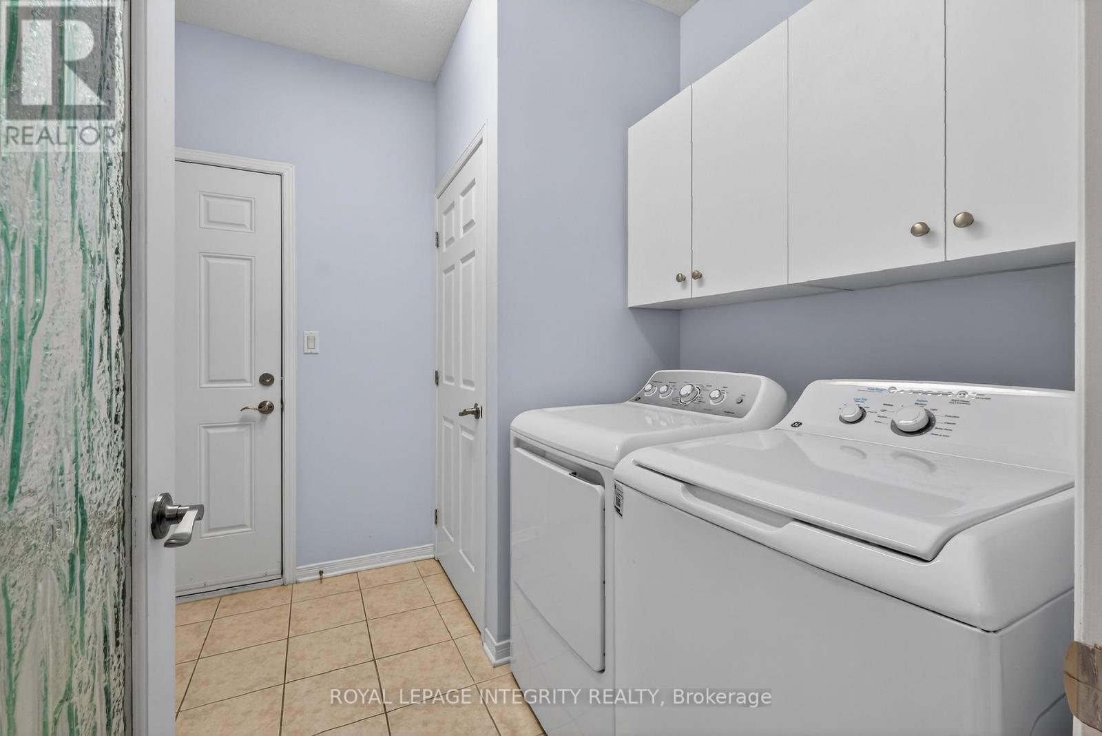 657 Country Trail Private