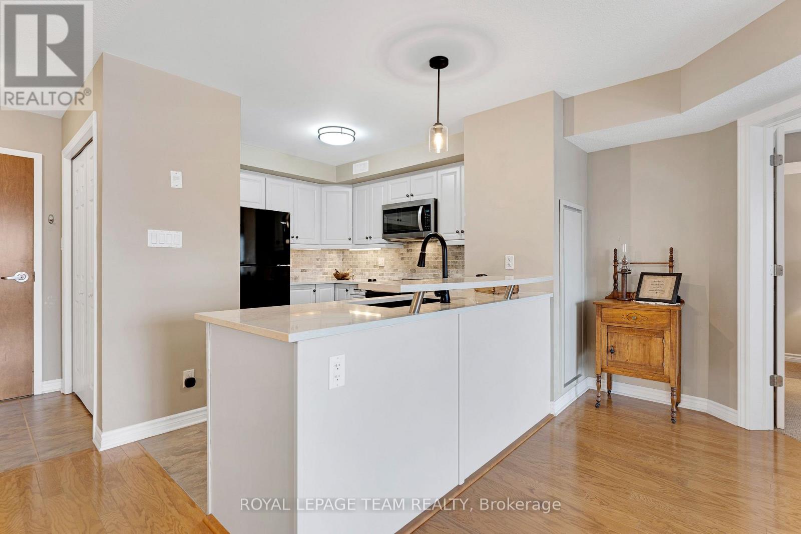 205 - 398 Van Buren Street