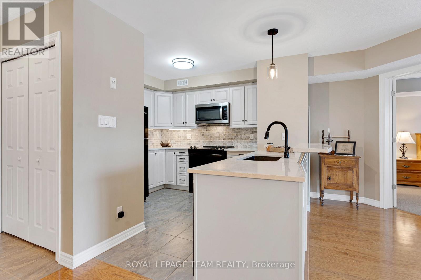 205 - 398 Van Buren Street