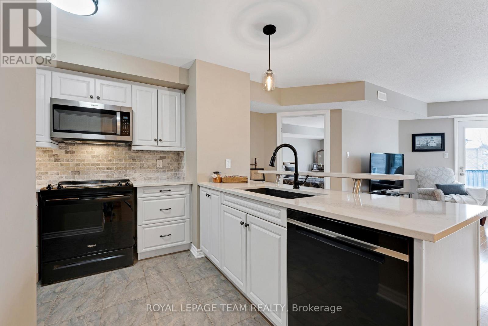 205 - 398 Van Buren Street