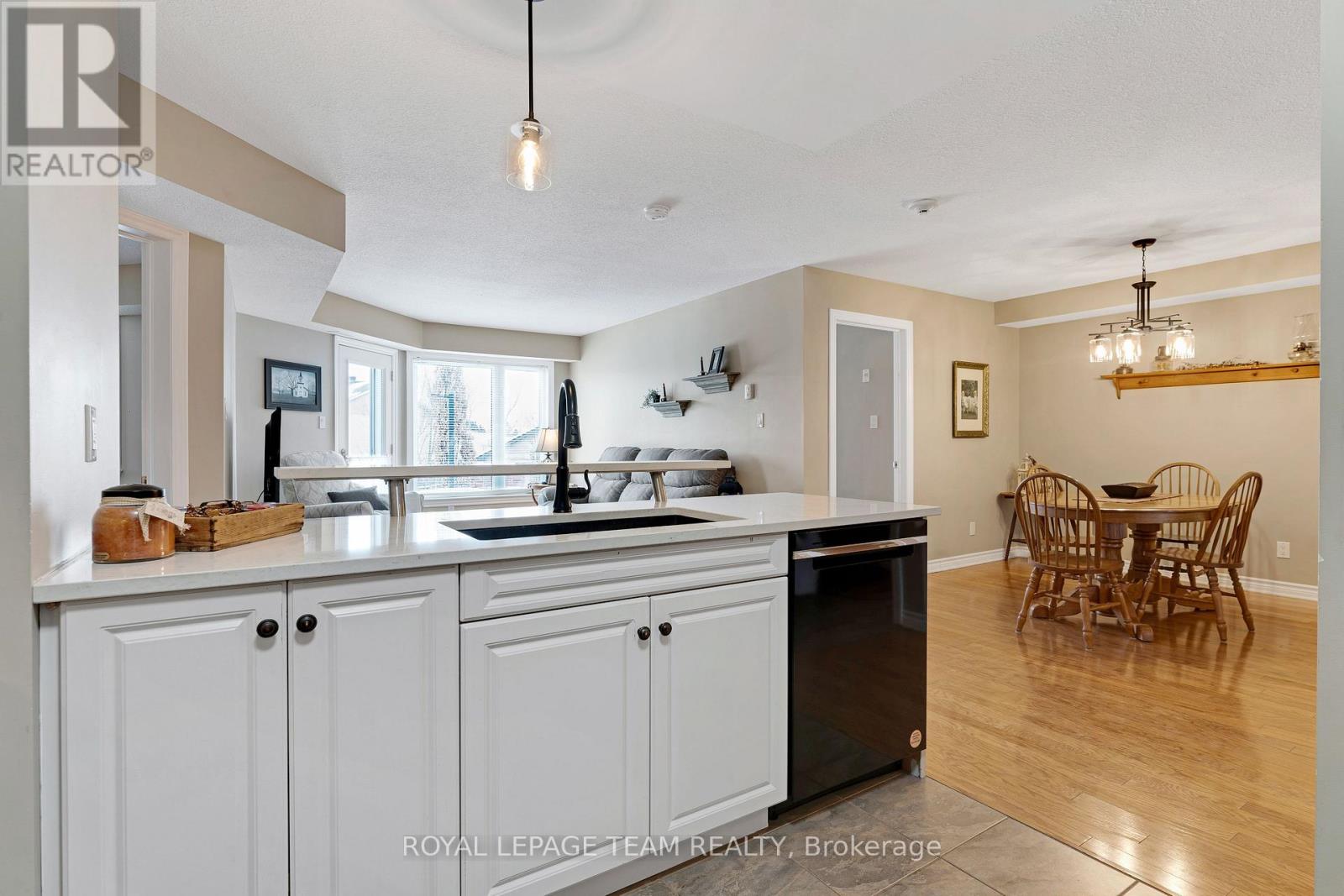 205 - 398 Van Buren Street